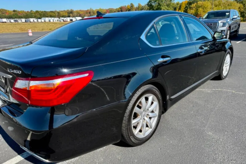 2011 Lexus LS 460 photo 1