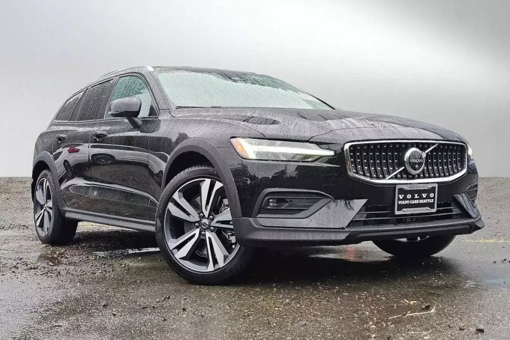 2026 Volvo V60 Cross Country B5 Plus photo 1