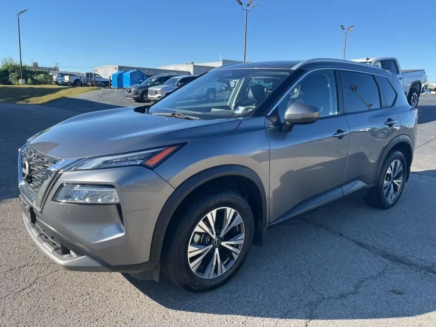 2022 Nissan Rogue SV photo 1