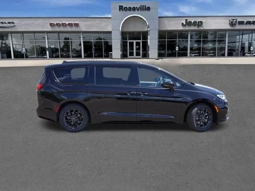 2025 Chrysler Pacifica photo 1