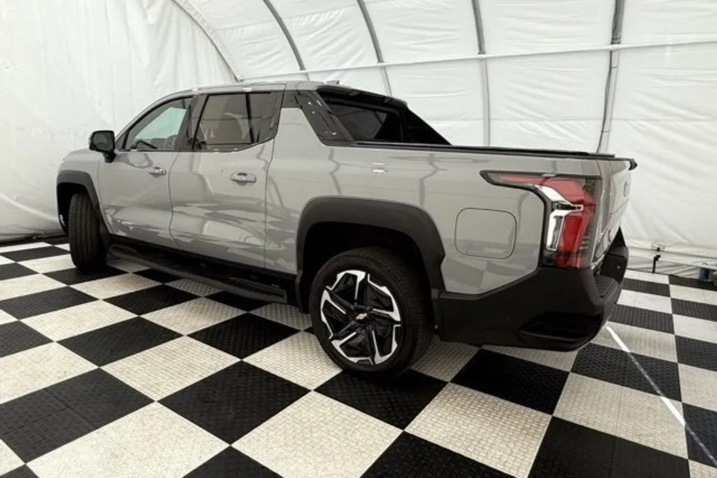 2025 Chevrolet Silverado EV LT photo 1