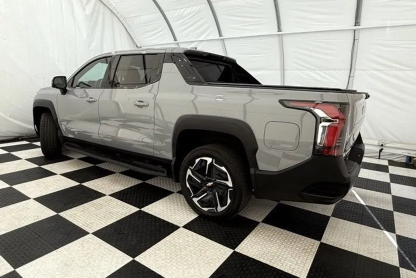 2025 Chevrolet Silverado EV LT photo 1