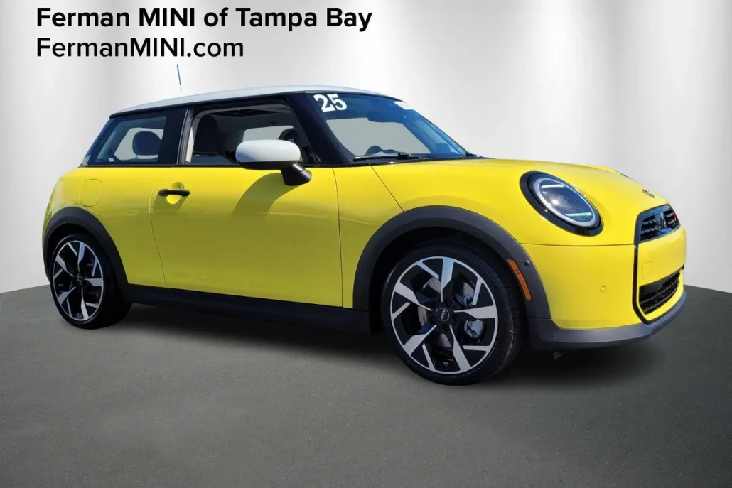2025 Mini Cooper 2 Door Hardtop Signature photo 1