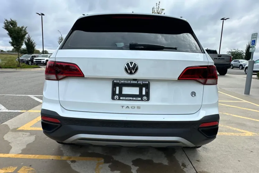 2023 Volkswagen Taos S photo 1