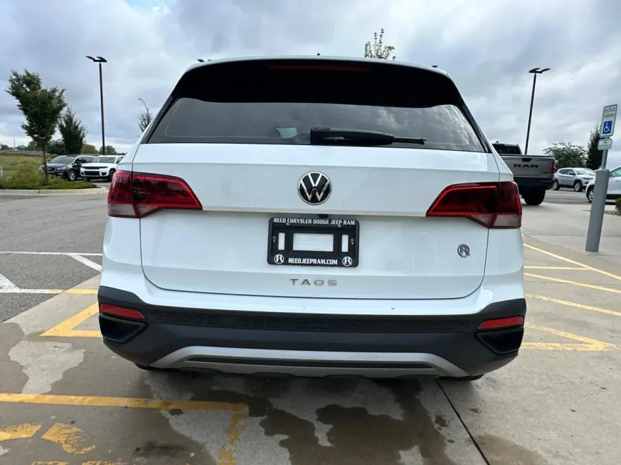 2023 Volkswagen Taos S photo 1