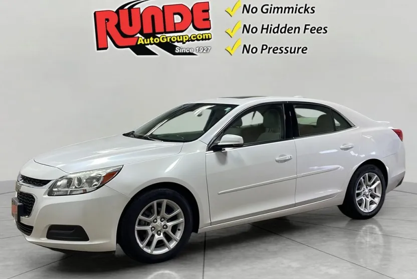 2015 Chevrolet Malibu 1LT photo 1