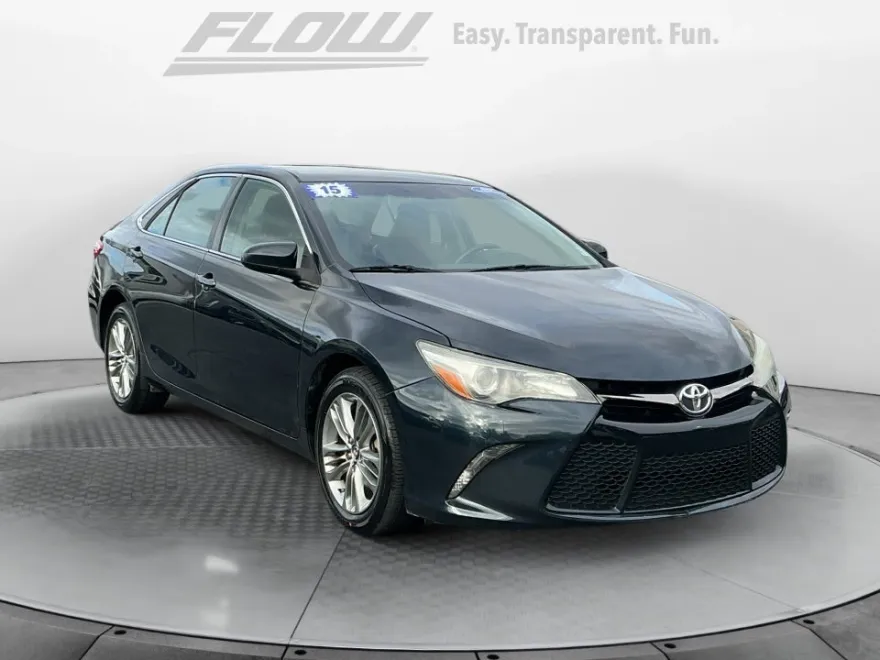 2015 Toyota Camry SE photo 1