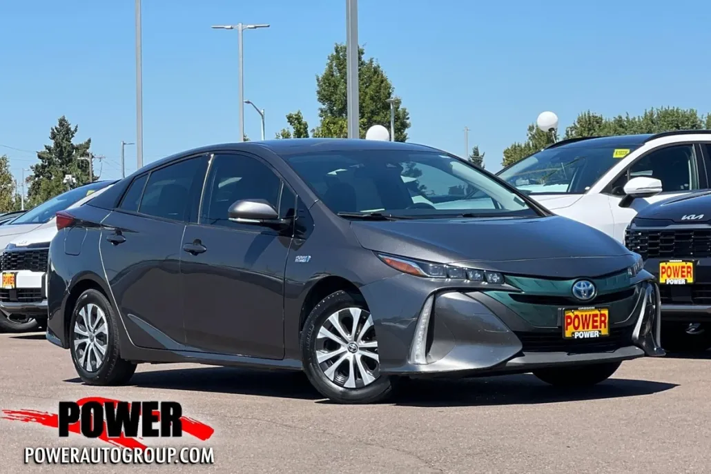 2018 Toyota Prius Prime Premium photo 1