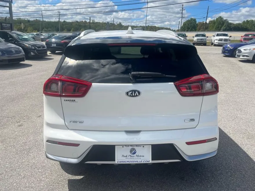 2017 Kia Niro LX photo 1