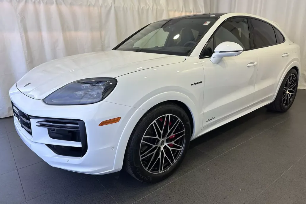 2025 Porsche Cayenne Turbo E-Hybrid photo 1