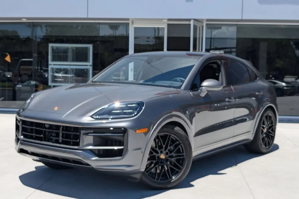 2025 Porsche Cayenne Coupe photo 1