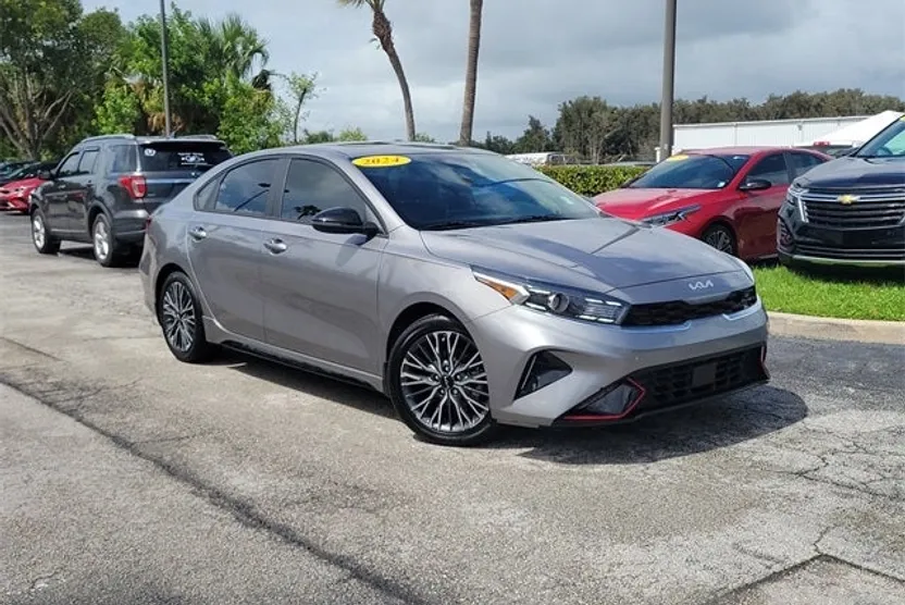 2024 Kia Forte GT-Line photo 1
