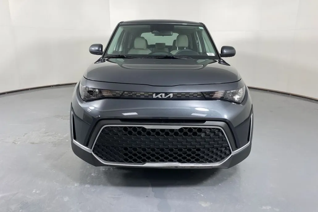 2024 Kia Soul LX photo 1