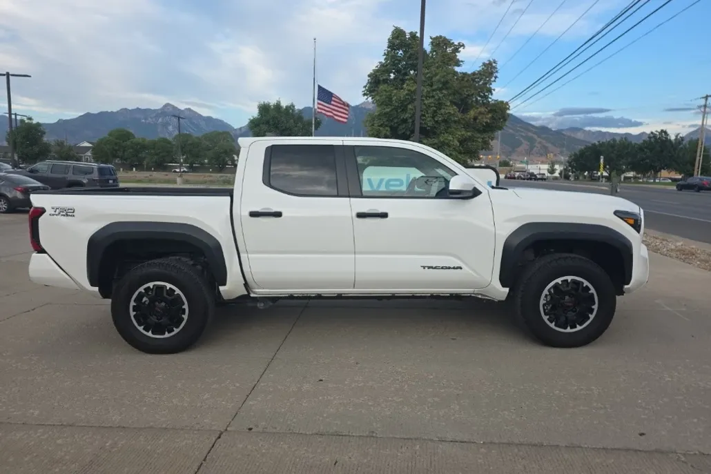 2024 Toyota Tacoma TRD Off-Road photo 1