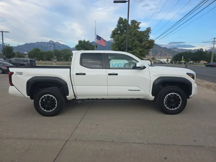 2024 Toyota Tacoma TRD Off-Road photo 1