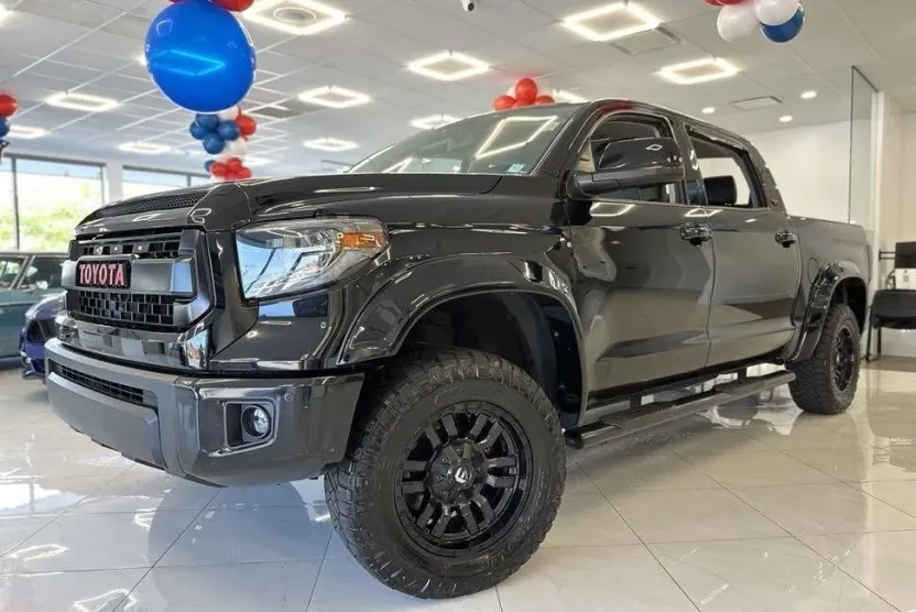 2016 Toyota Tundra SR5 CrewMax photo 1