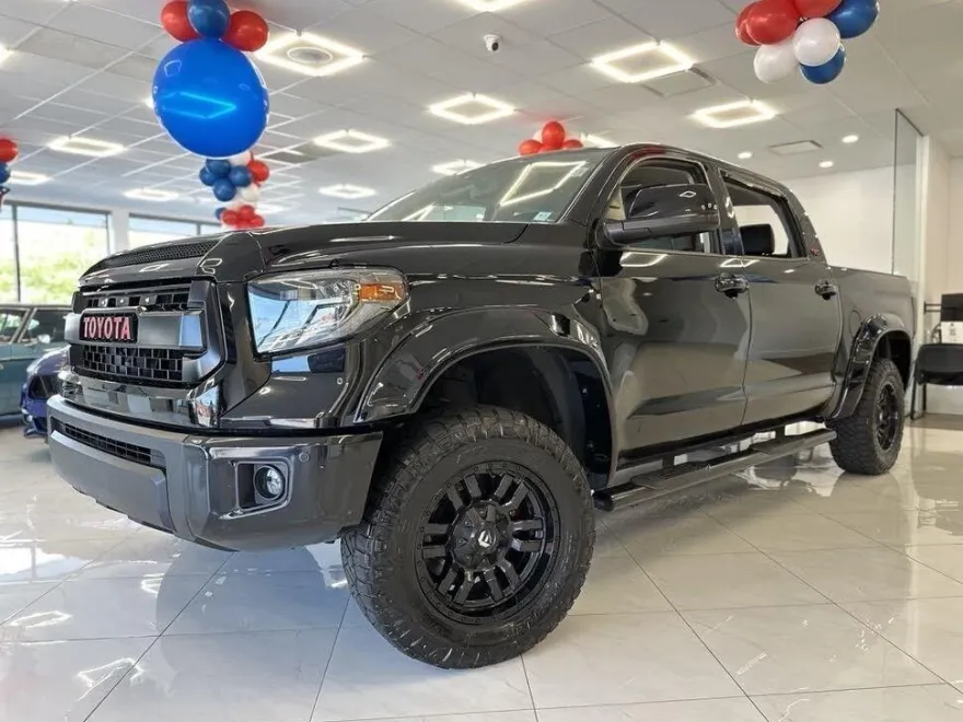 2016 Toyota Tundra SR5 CrewMax photo 1