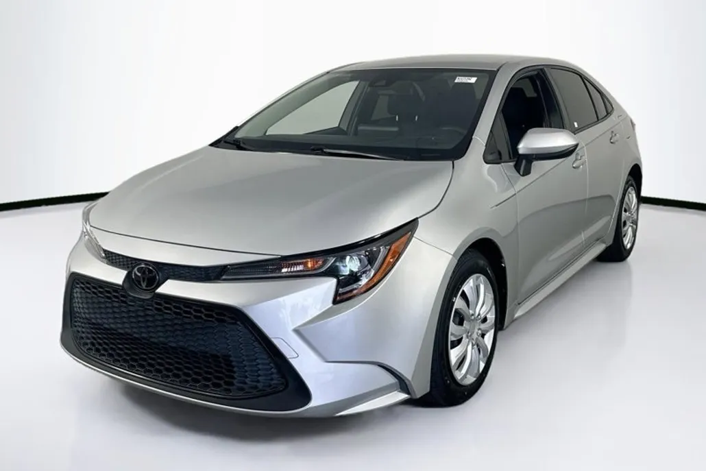 2022 Toyota Corolla LE photo 1
