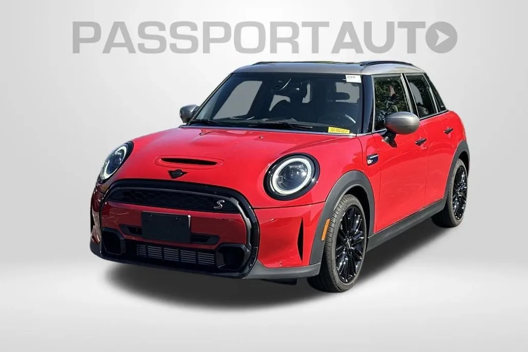 2023 Mini Cooper Signature 4 Door Hardtop S photo 1