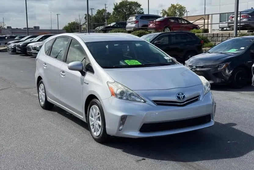 2014 Toyota Prius V Three photo 1