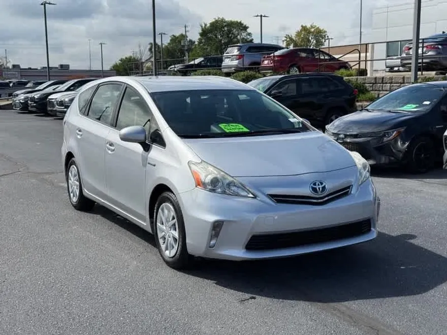 2014 Toyota Prius V Three photo 1