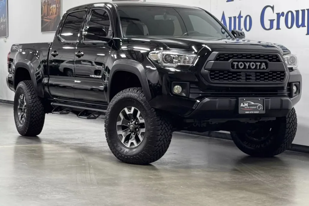 2017 Toyota Tacoma Double Cab TRD Off-Road photo 1