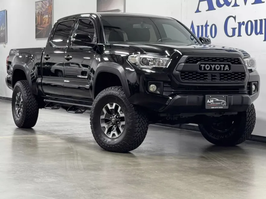 2017 Toyota Tacoma Double Cab TRD Off-Road photo 1
