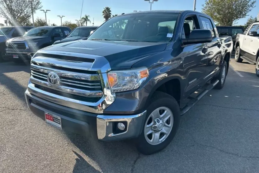 2017 Toyota Tundra SR5 photo 1