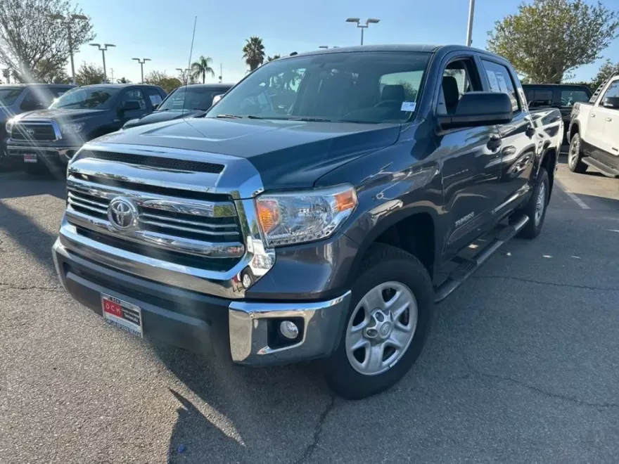 2017 Toyota Tundra SR5 photo 1