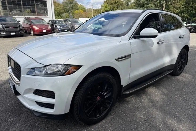 2019 Jaguar F-PACE Prestige photo 1