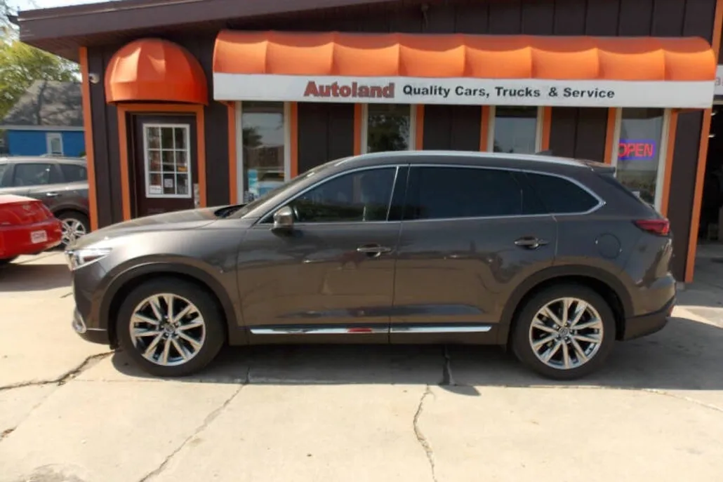 2017 Mazda CX-9 Grand Touring photo 1