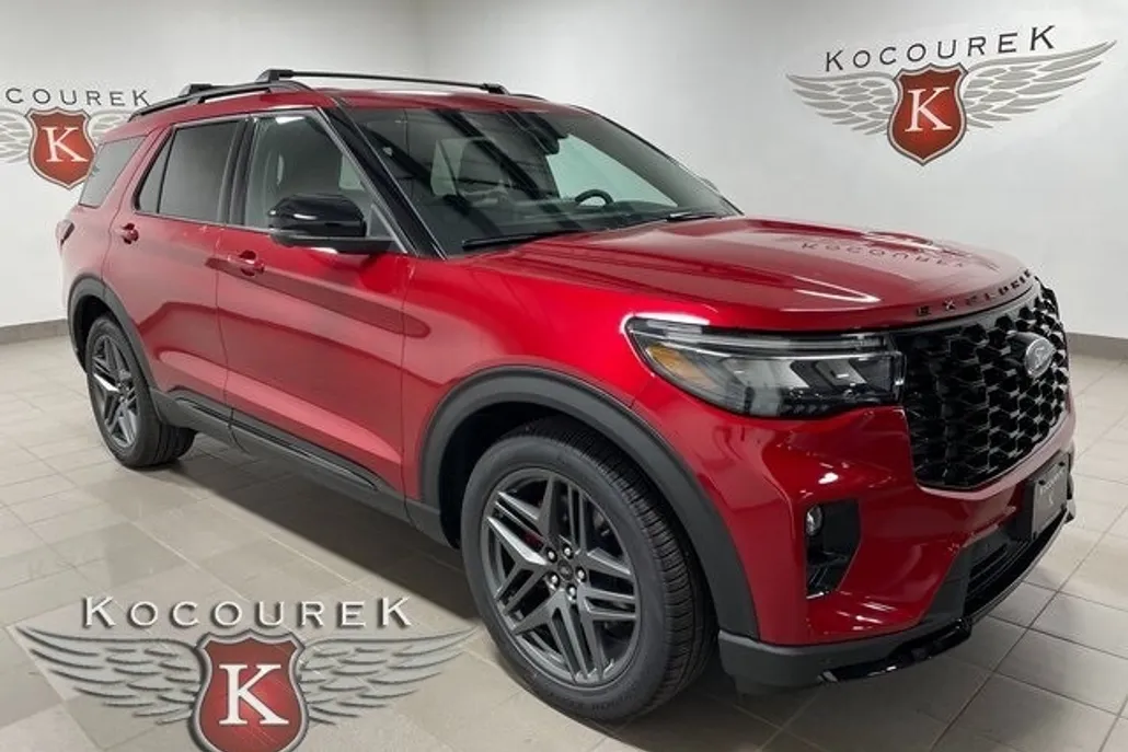 2025 Ford Explorer ST photo 1