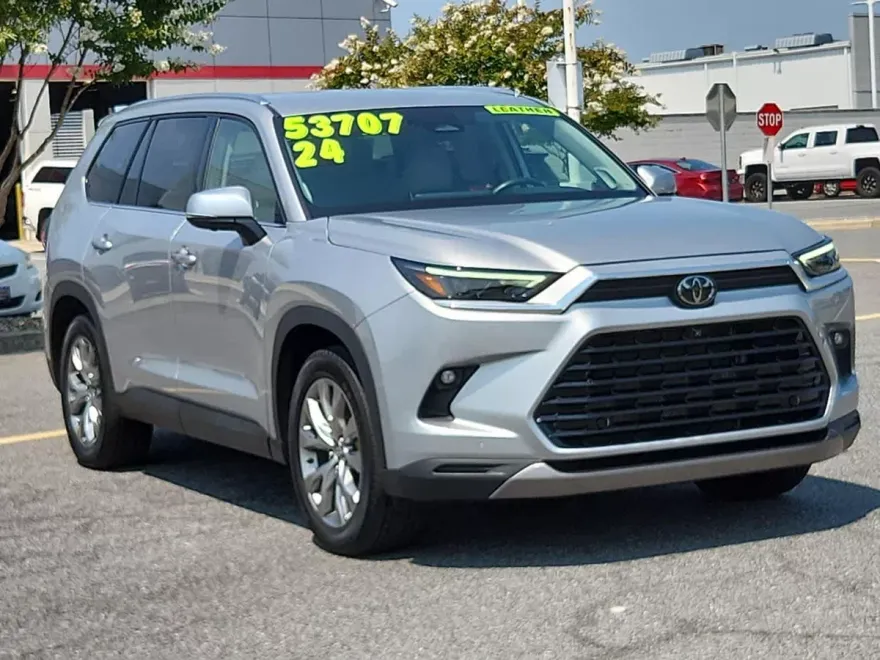 2024 Toyota Highlander Hybrid Limited photo 1