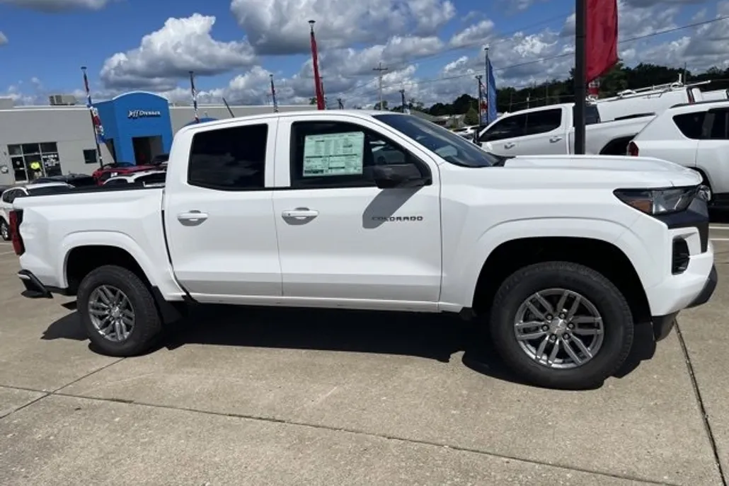 2025 Chevrolet Colorado Work Truck LT photo 1