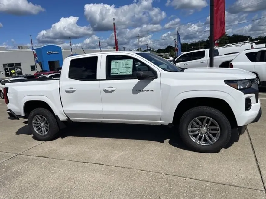 2025 Chevrolet Colorado Work Truck LT photo 1