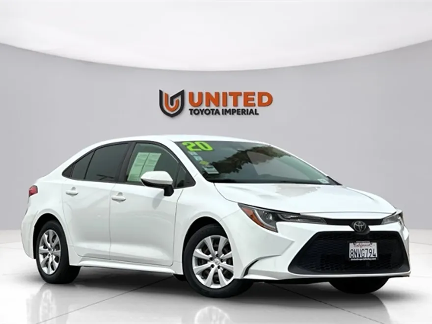 2020 Toyota Corolla LE photo 1