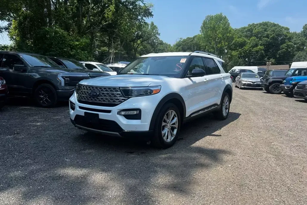 2023 Ford Explorer Limited photo 1