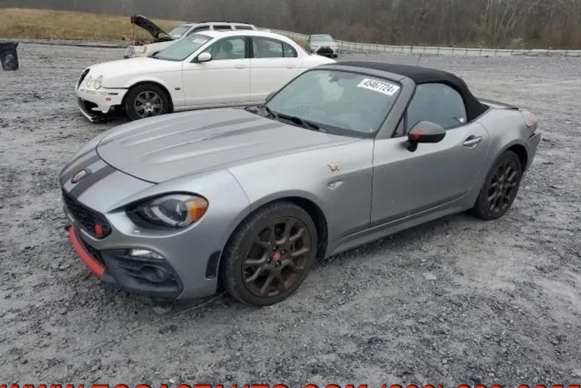 2017 Fiat 124 Spider Abarth photo 1