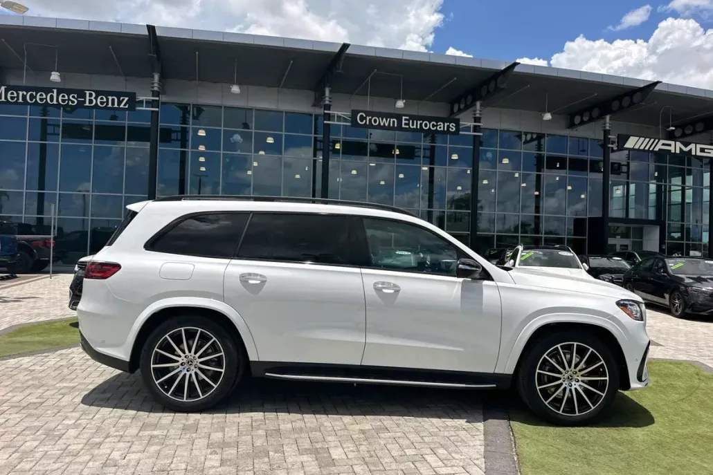 2025 Mercedes Benz GLS 580 4MATIC photo 1