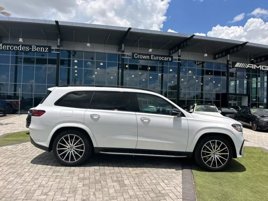 2025 Mercedes Benz GLS 580 4MATIC photo 1