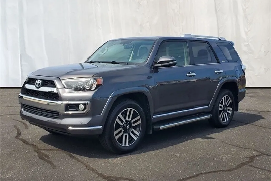 2019 Toyota 4Runner SR5 photo 1