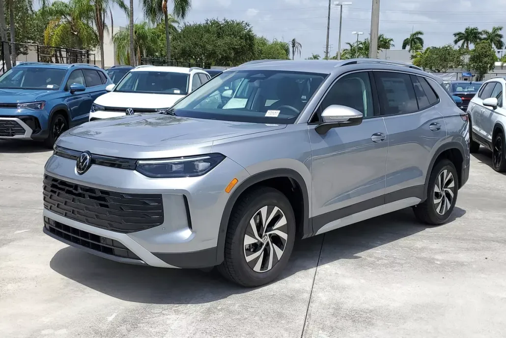 2025 Volkswagen Tiguan S photo 1
