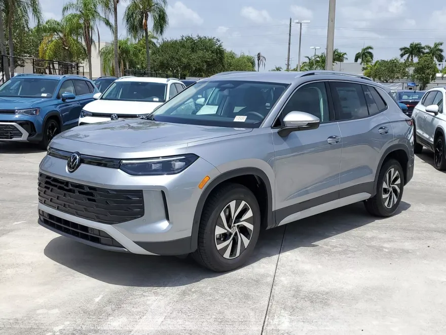 2025 Volkswagen Tiguan S photo 1
