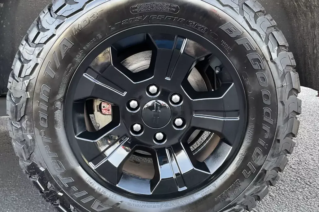 2016 Chevrolet Suburban LT Z71 photo 1