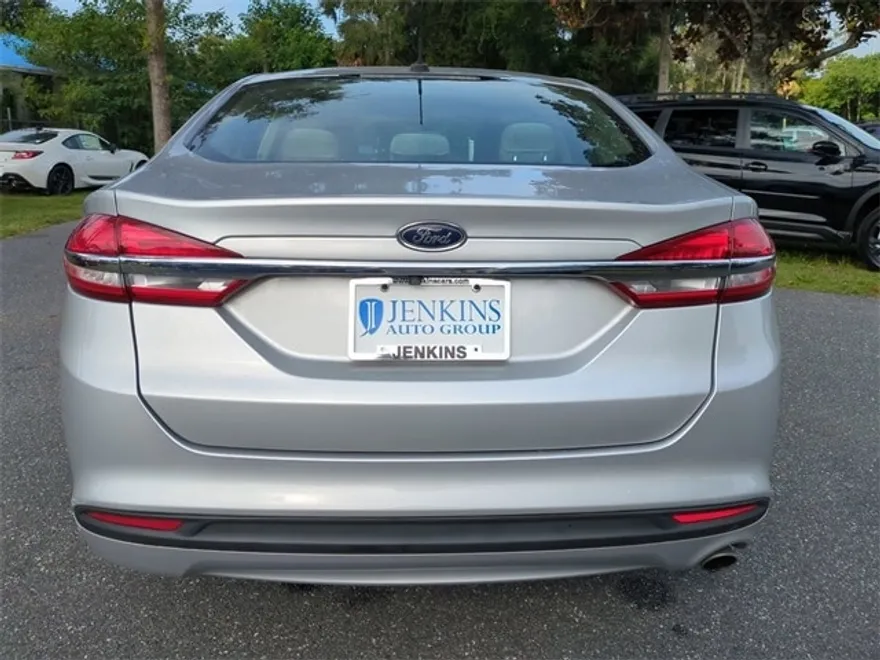 2018 Ford Fusion S photo 1