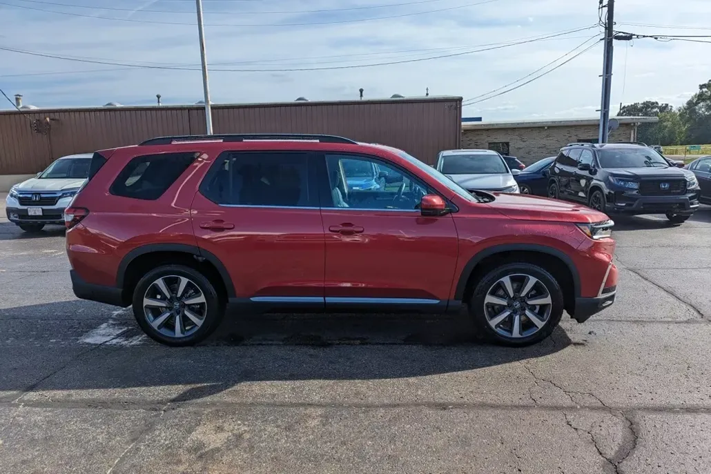 2025 Honda Pilot Touring photo 1