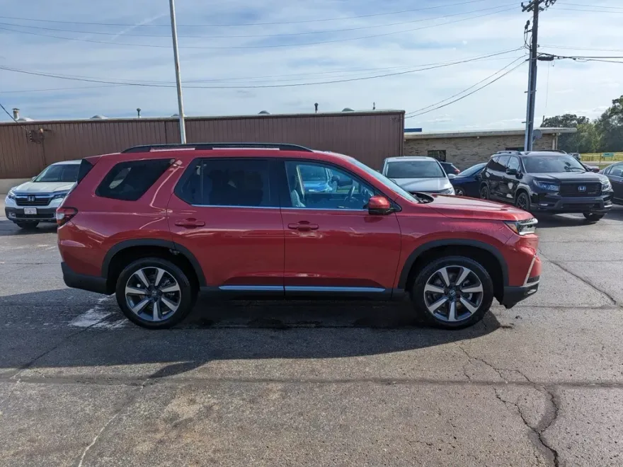 2025 Honda Pilot Touring photo 1