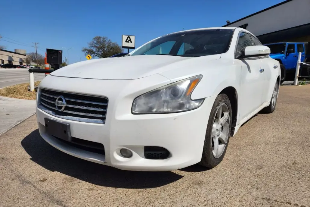 2010 Nissan Maxima SV photo 1