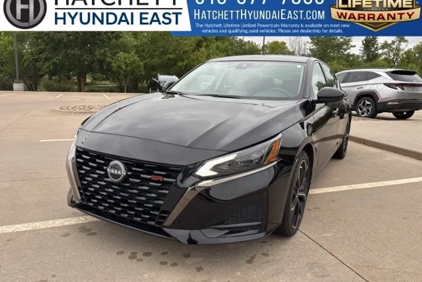 2023 Nissan Altima 2.5 SR photo 1