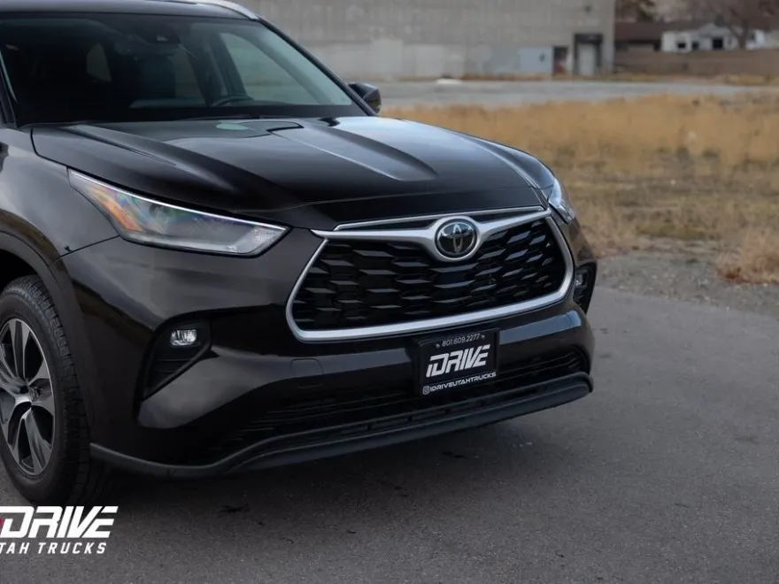 2021 Toyota Highlander XLE photo 1